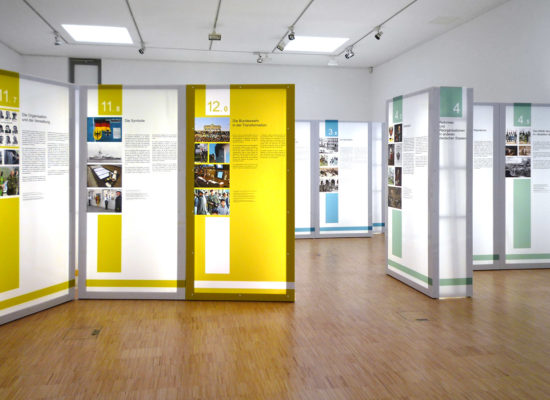 kreativköpfe Raum- und Ausstellungsgestaltung: Wanderausstellung Reform Reorganisation Transformation